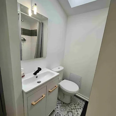 Hyper Centre Studio Apartment